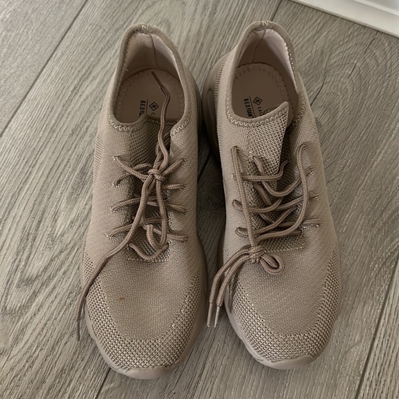 BNIB men’s sneakers - Picture 5 of 6